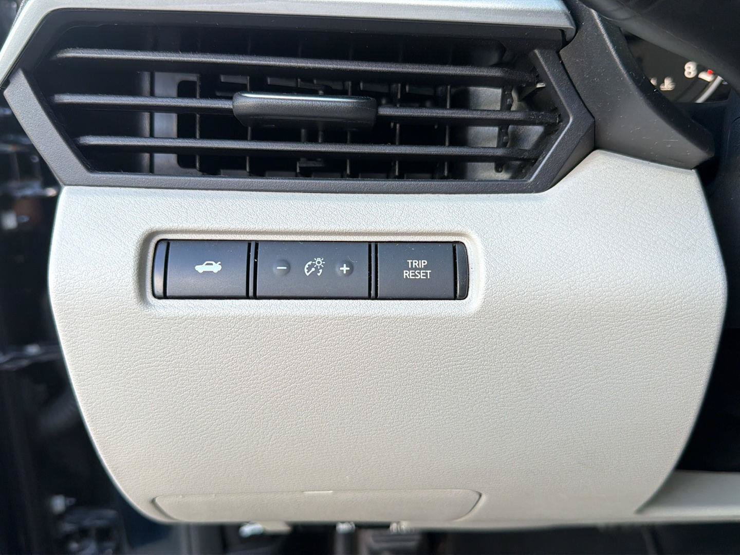 Used 2025 Nissan Altima 2.5 SV FWD image 19