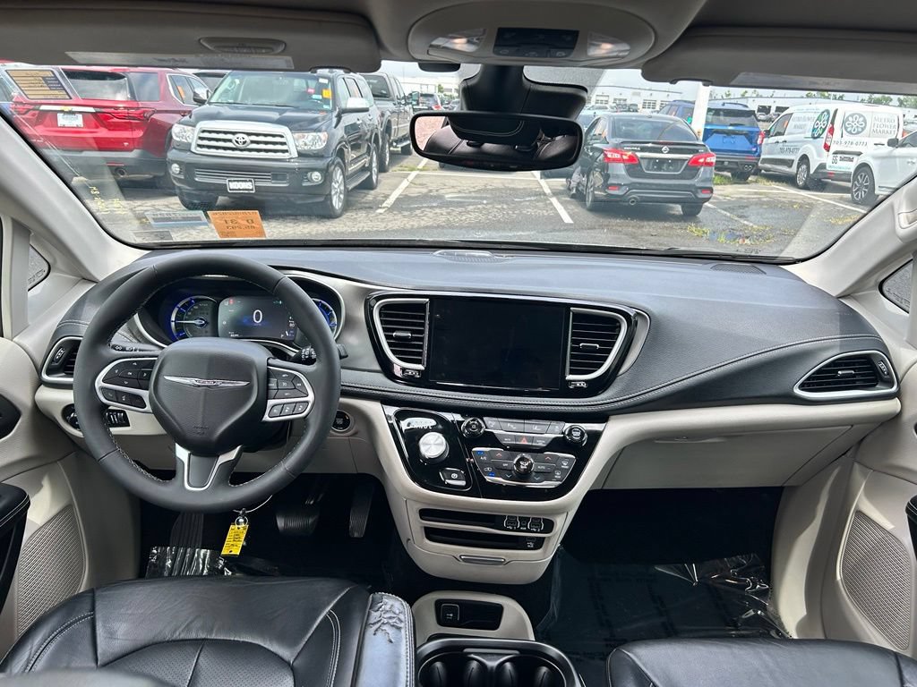 Used 2022 Chrysler Pacifica Touring-L w/ Uconnect Theater Family Group FWD image 20