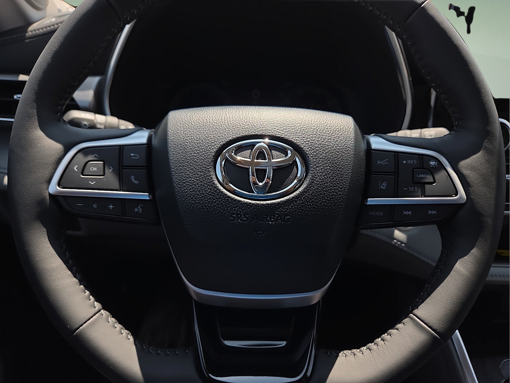 New 2026 Toyota Highlander Platinum AWD/4WD image 25