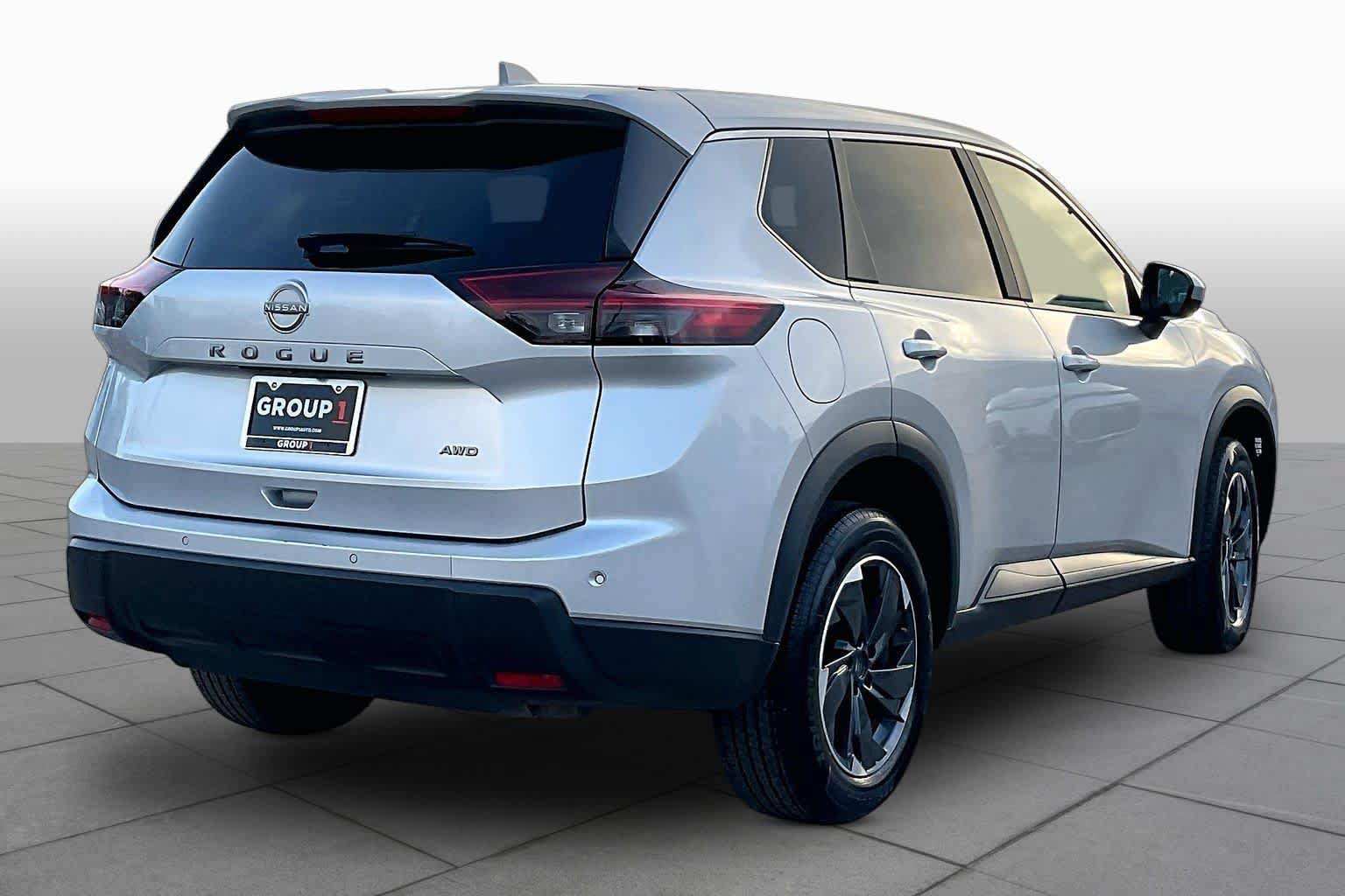 Used 2025 Nissan Rogue SV AWD/4WD image 13