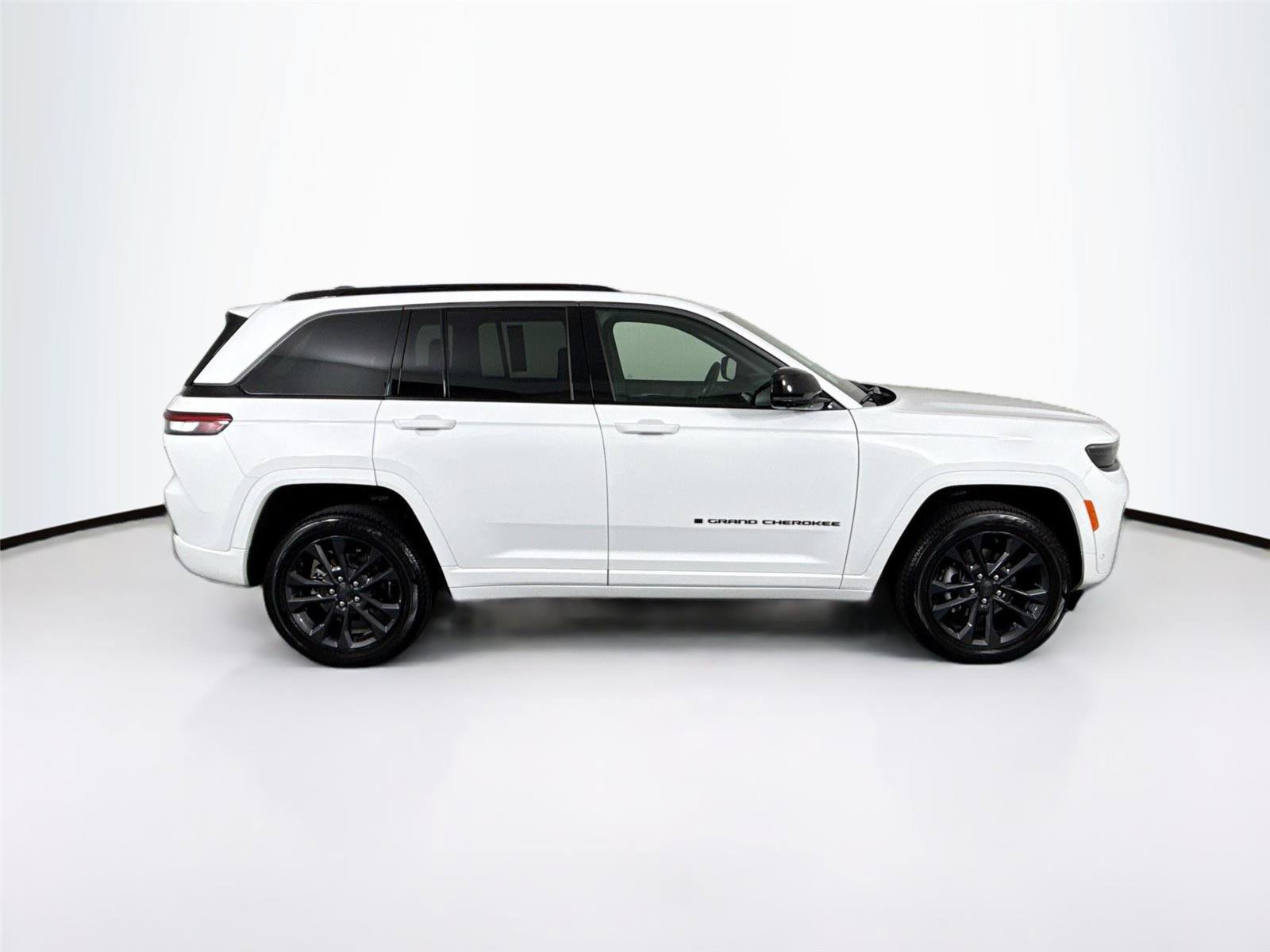 Used 2026 Jeep Grand Cherokee Limited AWD/4WD image 11