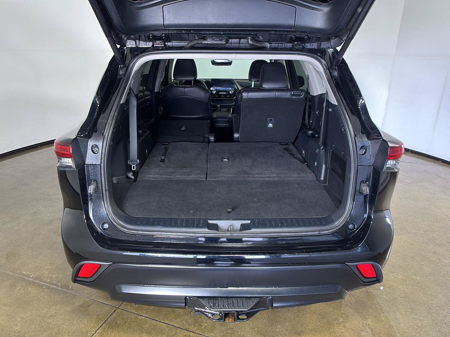 Used 2024 Toyota Highlander XLE AWD/4WD image 15