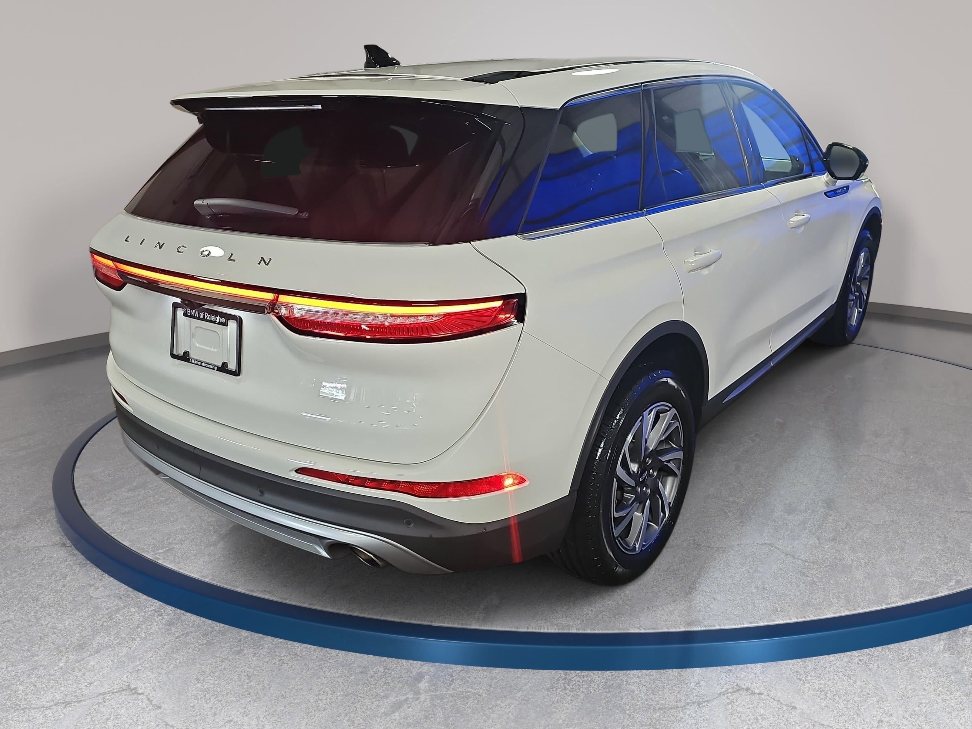 Used 2023 Lincoln Corsair FWD w/ Equipment Group 101A image 5