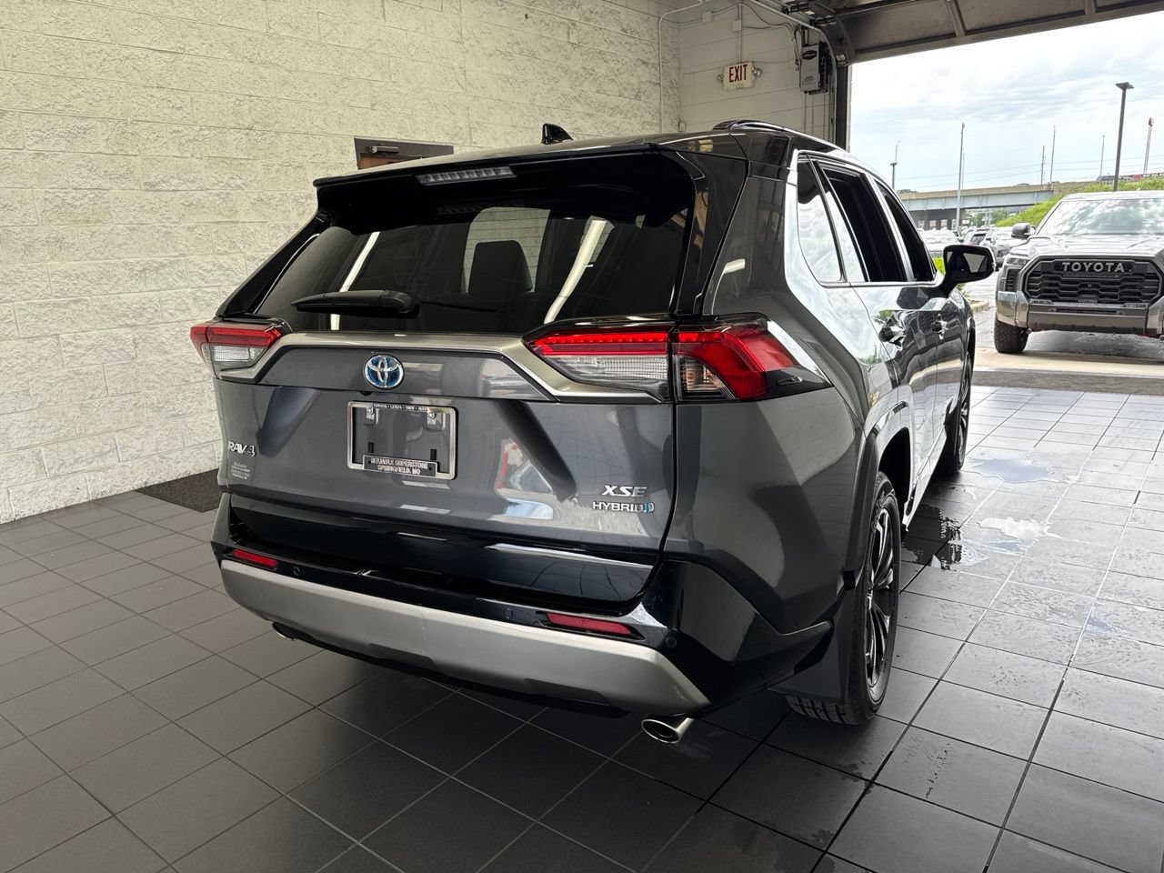 Used 2024 Toyota RAV4 XSE w/ Advanced Technology Package AWD/4WD image 7