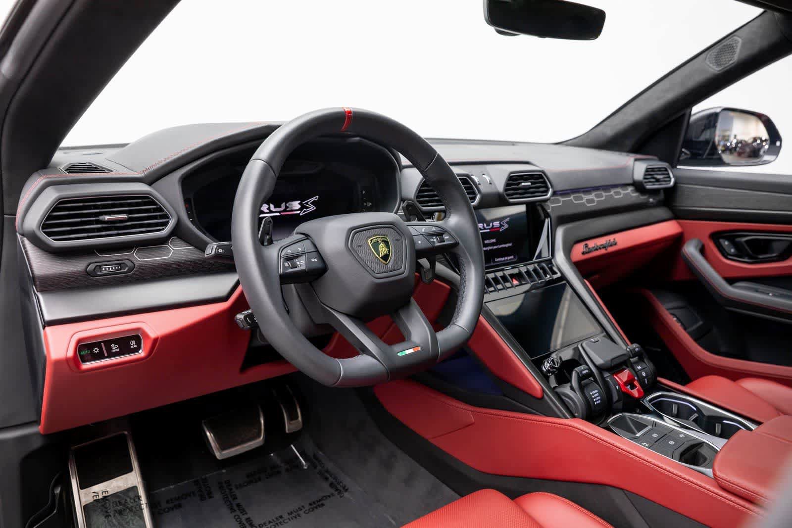Used 2023 Lamborghini Urus S image 2
