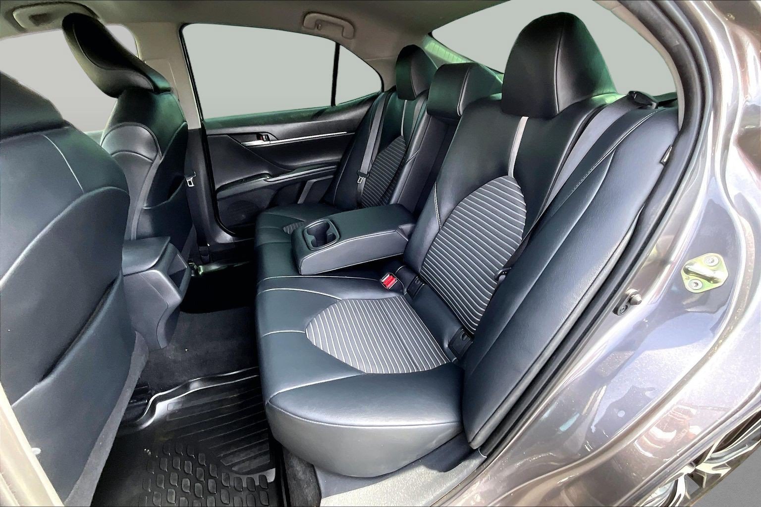 Used 2020 Toyota Camry SE FWD image 26