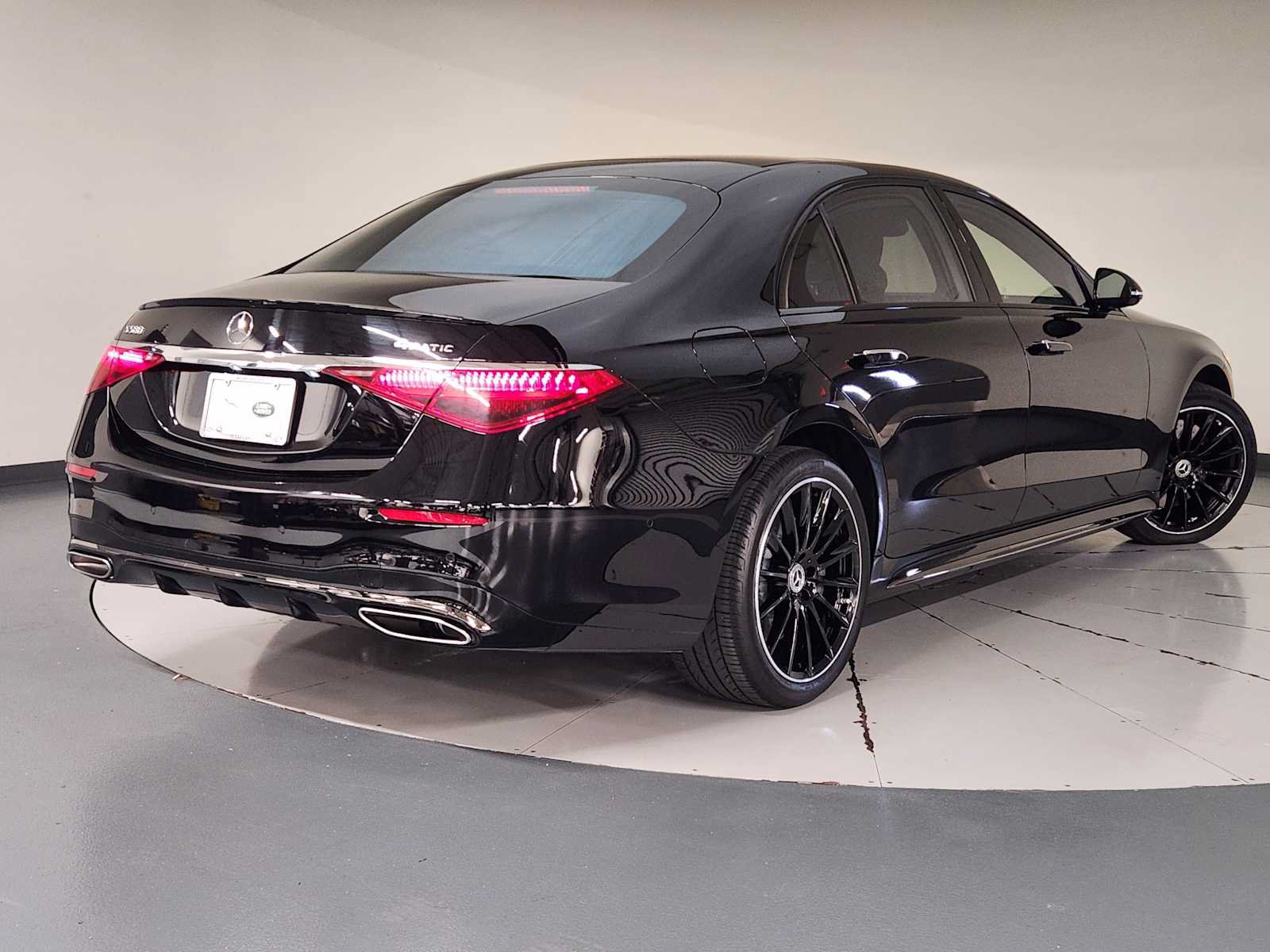 Used 2023 Mercedes-Benz S 580 4MATIC Sedan image 2