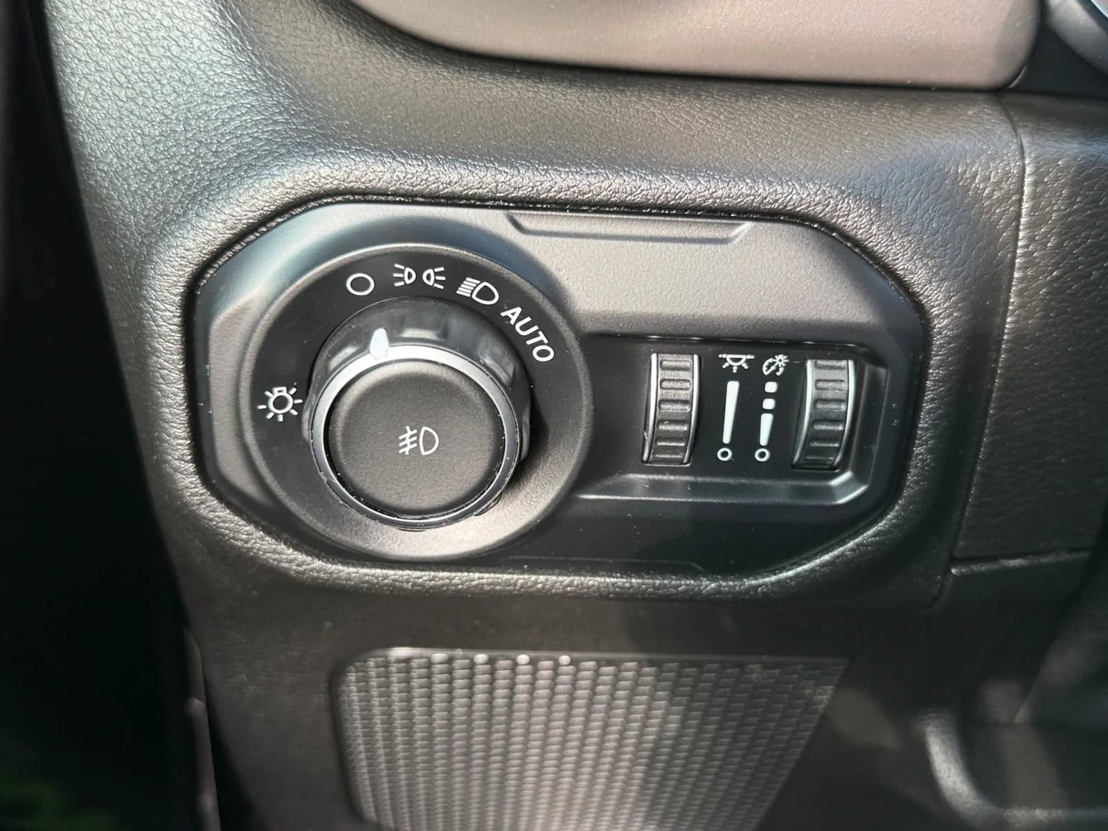 Used 2021 Jeep Wrangler Unlimited Sport AWD/4WD image 38