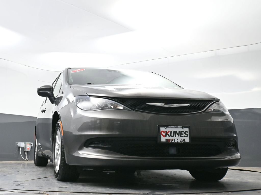 Used 2023 Chrysler Voyager LX FWD image 50