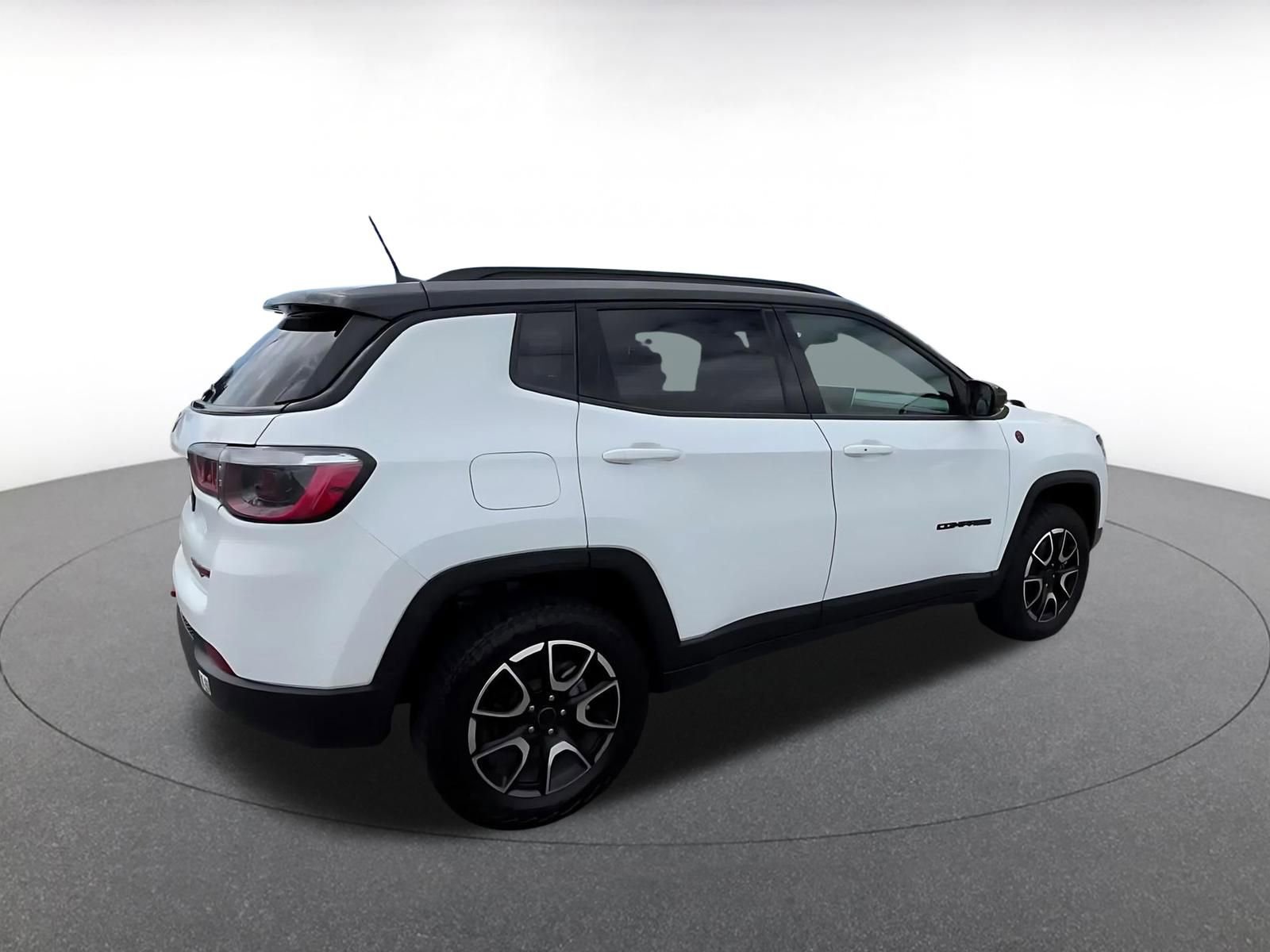 Used 2025 Jeep Compass Trailhawk AWD/4WD image 15