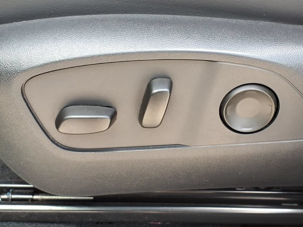 Used 2025 Buick Enclave Preferred AWD/4WD image 16