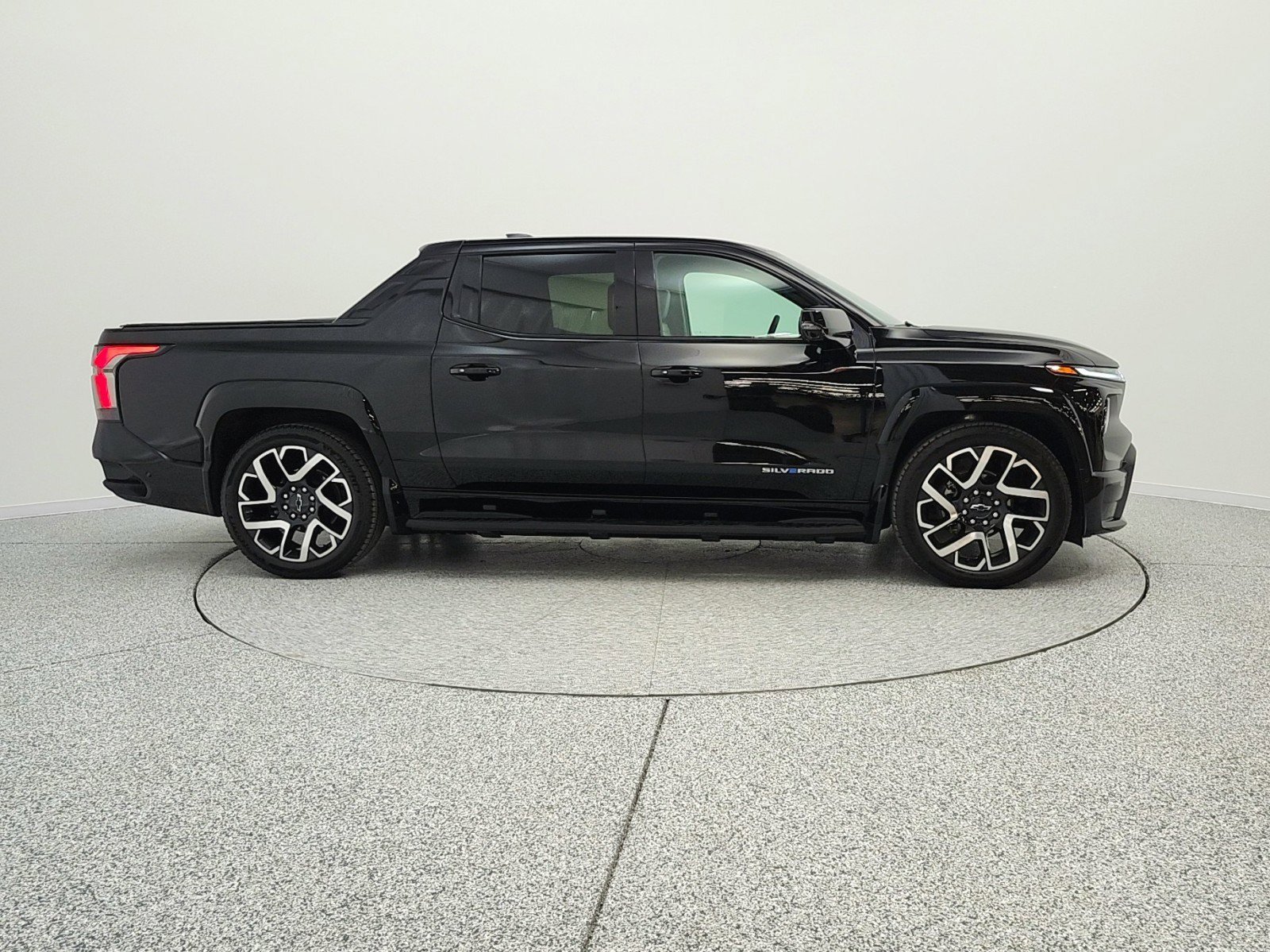 Used 2025 Chevrolet Silverado EV RST image 4