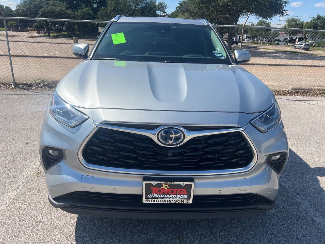 Used 2020 Toyota Highlander Limited FWD image 2
