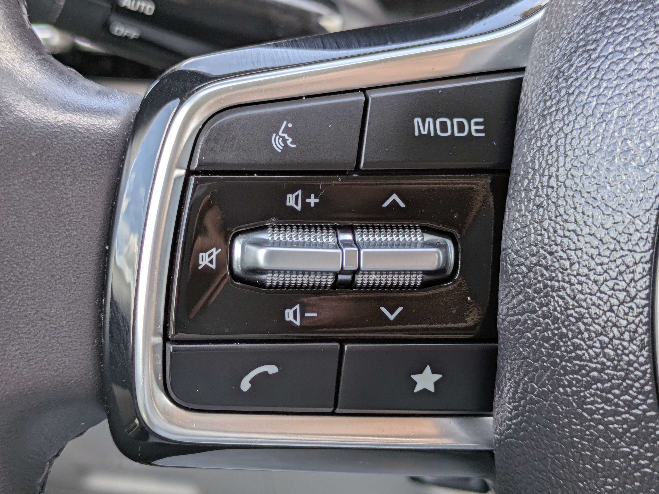 Certified 2024 Kia Carnival EX FWD image 33