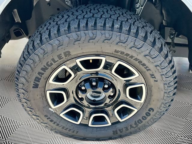 Used 2025 Ford F250 Platinum w/ FX4 Off-Road Package image 32