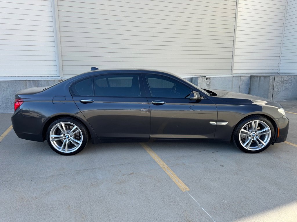 Used 2015 BMW 740Li image 2