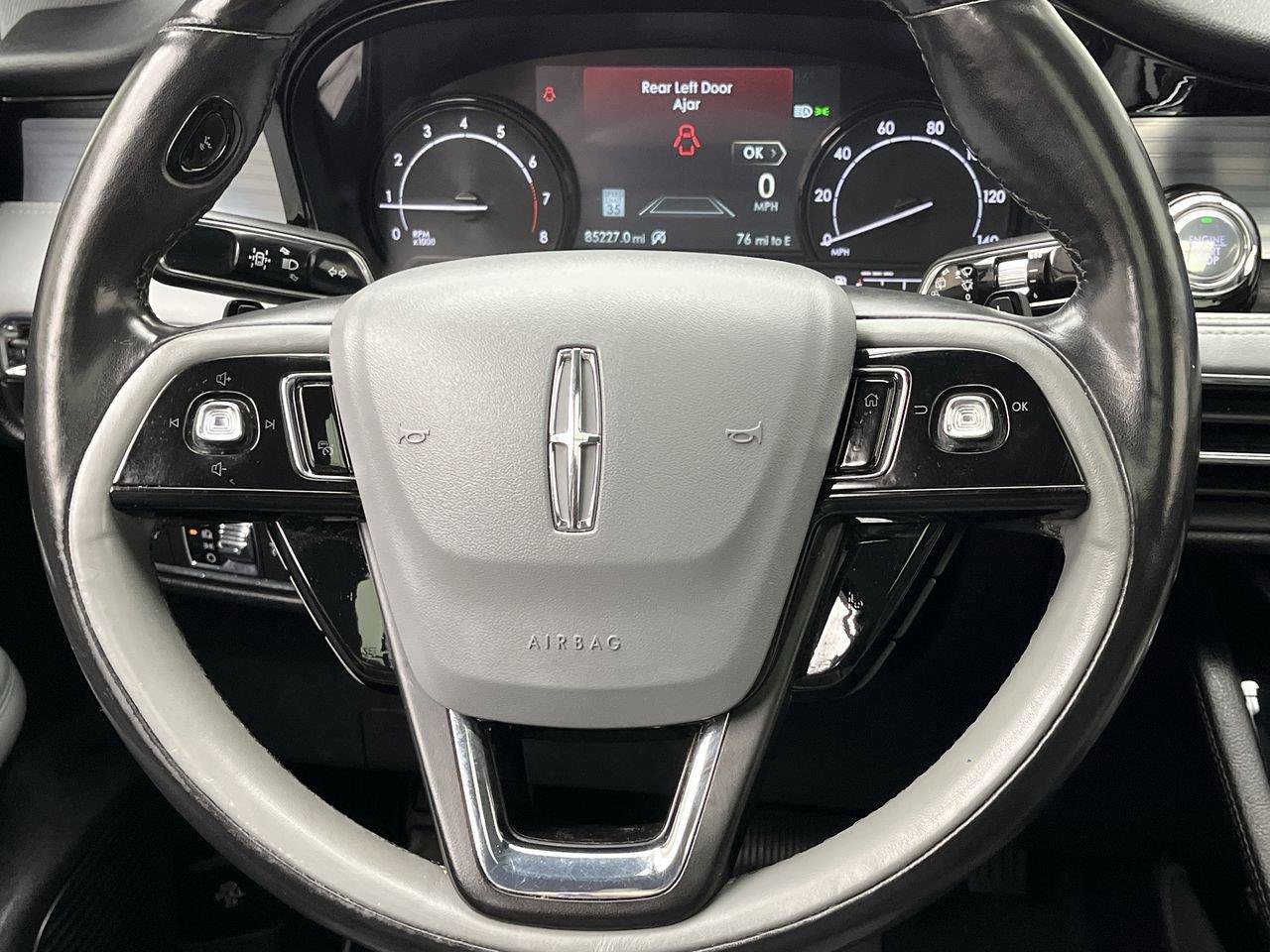 Used 2022 Lincoln Corsair AWD w/ Premium Package image 16
