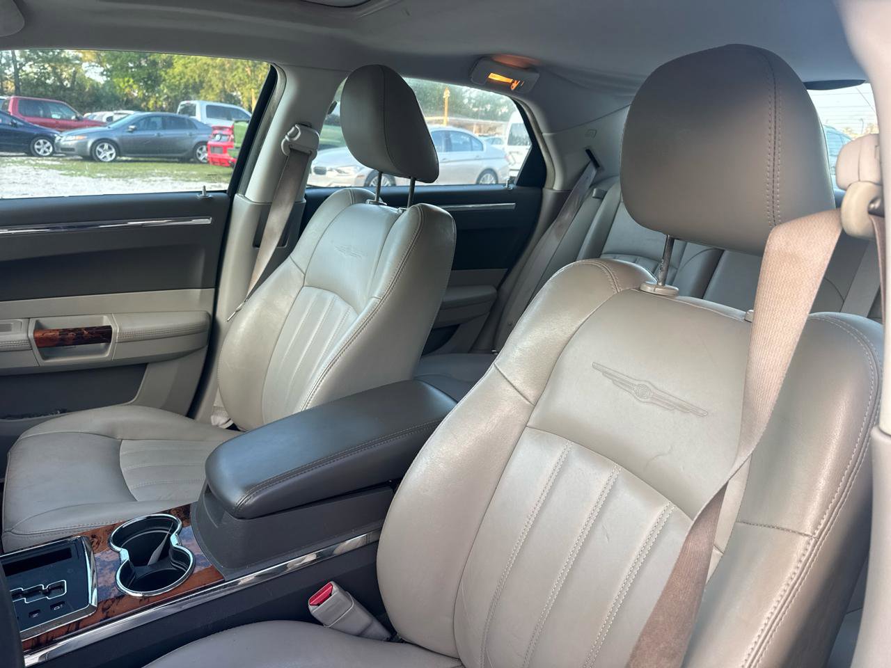 Used 2010 Chrysler 300 C w/ Luxury Group II RWD image 7