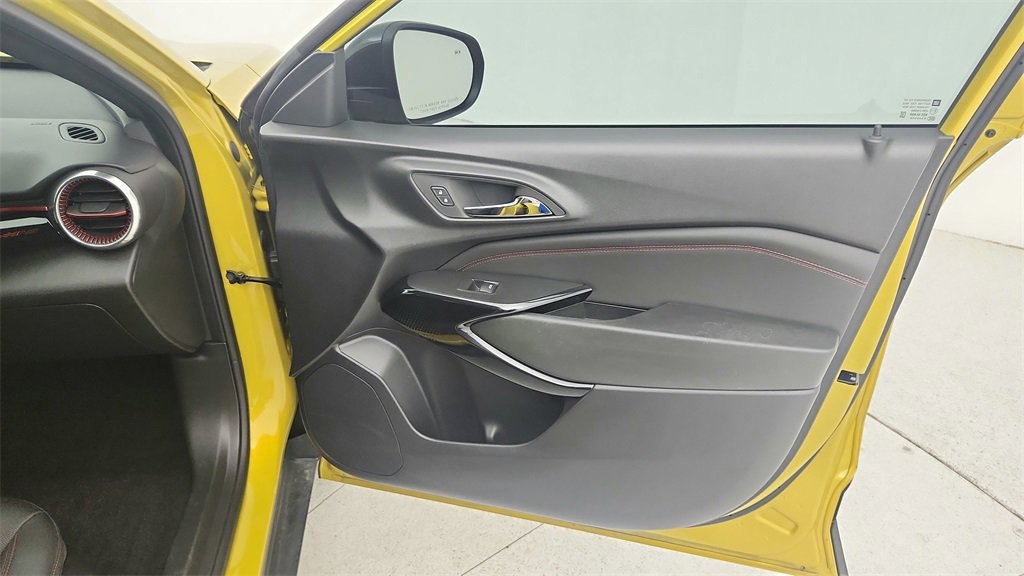 Certified 2024 Chevrolet Trax RS w/ Sunroof Package image 32