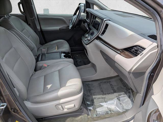 Used 2015 Toyota Sienna XLE FWD image 22