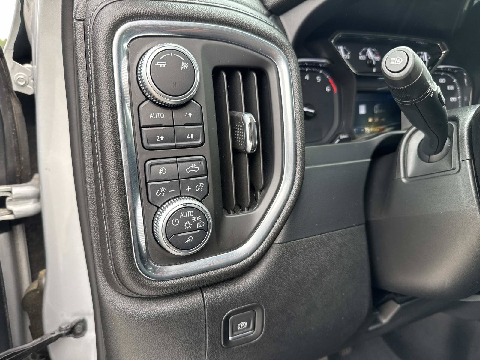 Used 2019 GMC Sierra 1500 SLT w/ SLT Premium Plus Package AWD/4WD image 39