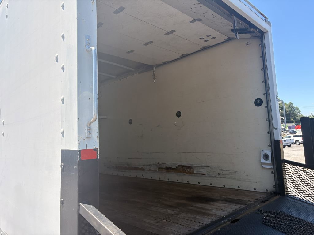 Used 2013 Chevrolet Express 4500 Extended RWD image 5