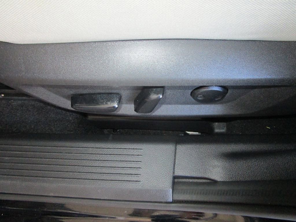 Used 2023 Nissan Rogue SV image 16