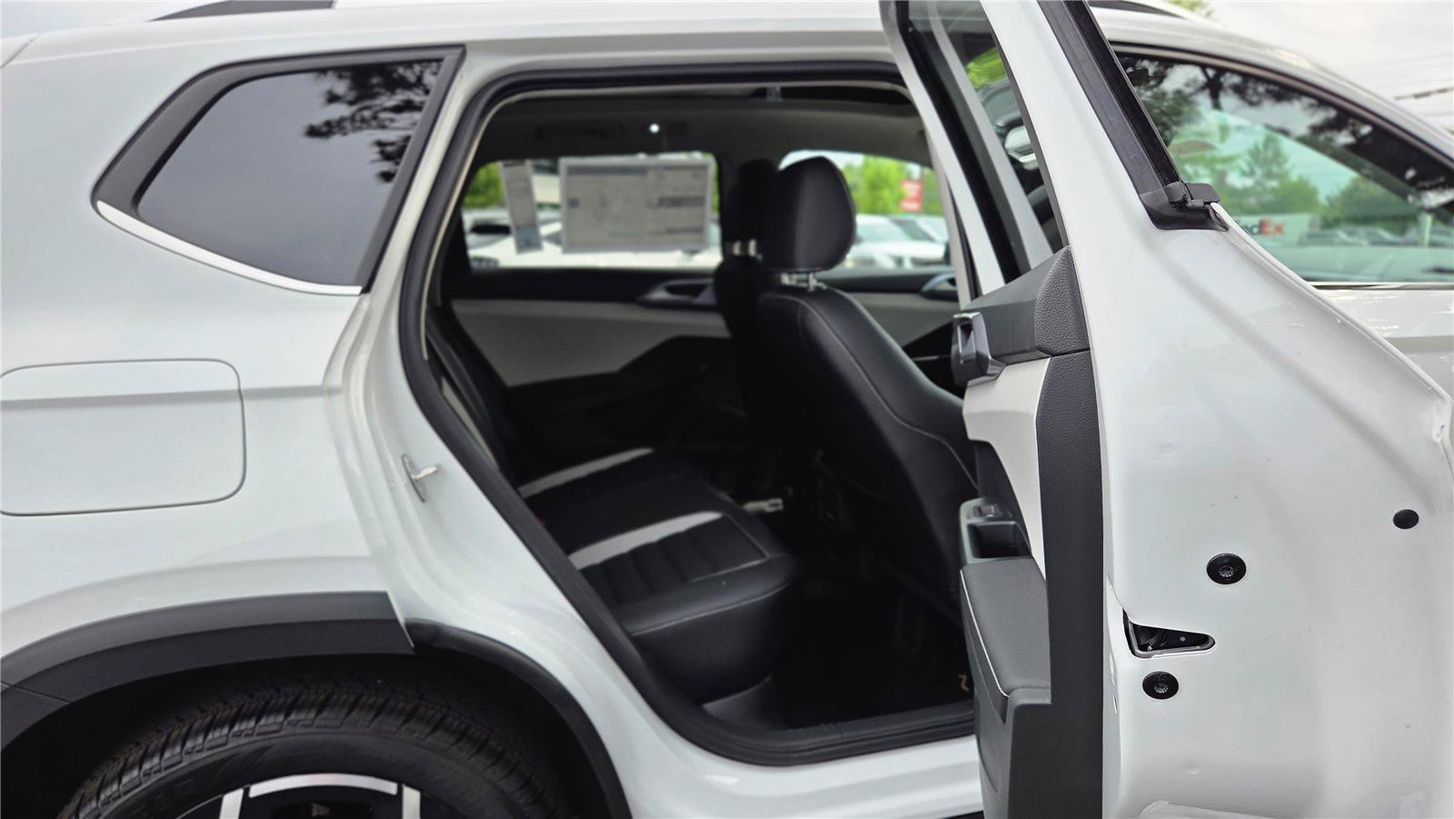 New 2026 Volkswagen Taos SEL AWD/4WD image 34
