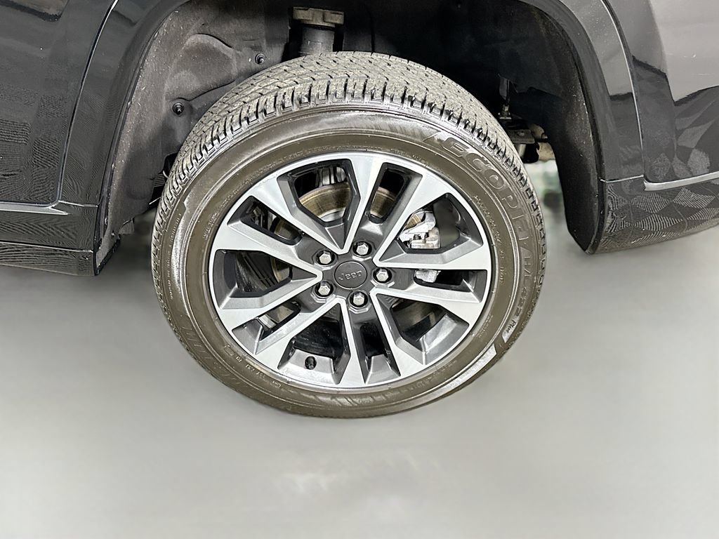 Used 2023 Jeep Grand Cherokee Overland AWD/4WD image 39
