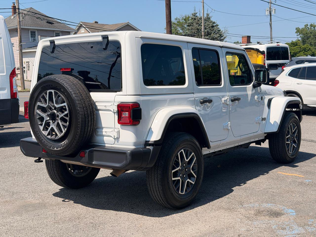 Used 2025 Jeep Wrangler Unlimited Sahara AWD/4WD image 6