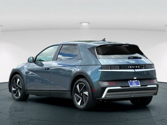 Used 2025 Hyundai Ioniq 5 SE RWD image 4