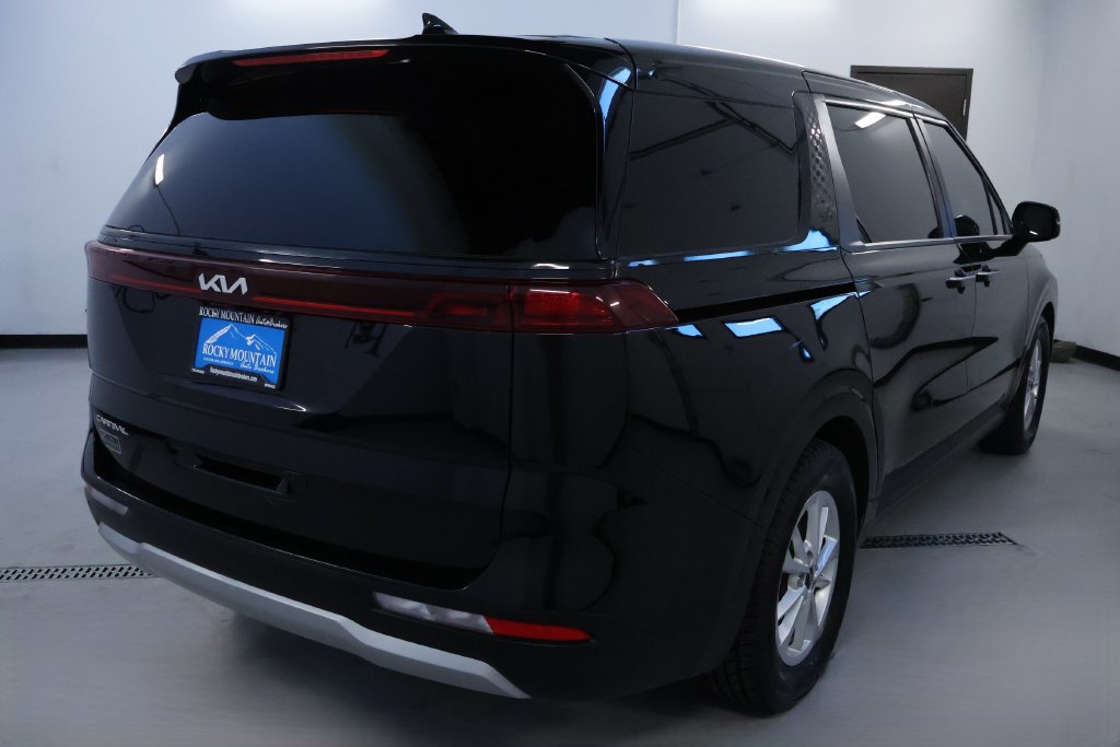 Used 2024 Kia Carnival LX FWD image 7