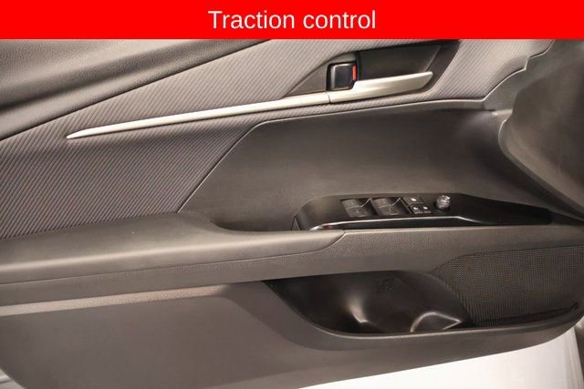 Used 2025 Toyota Camry SE image 12