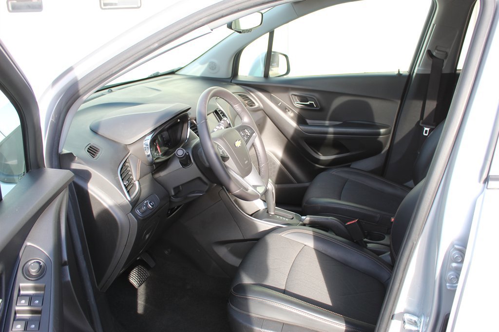 Used 2021 Chevrolet Trax LT w/ Sport Edition image 6