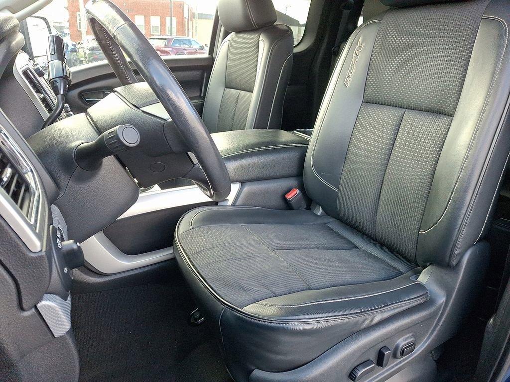 Used 2017 Nissan Titan PRO-4X image 8