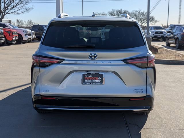 Used 2023 Toyota Sienna Limited image 7