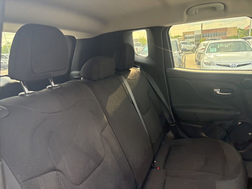 Used 2018 Jeep Renegade Altitude AWD/4WD image 29
