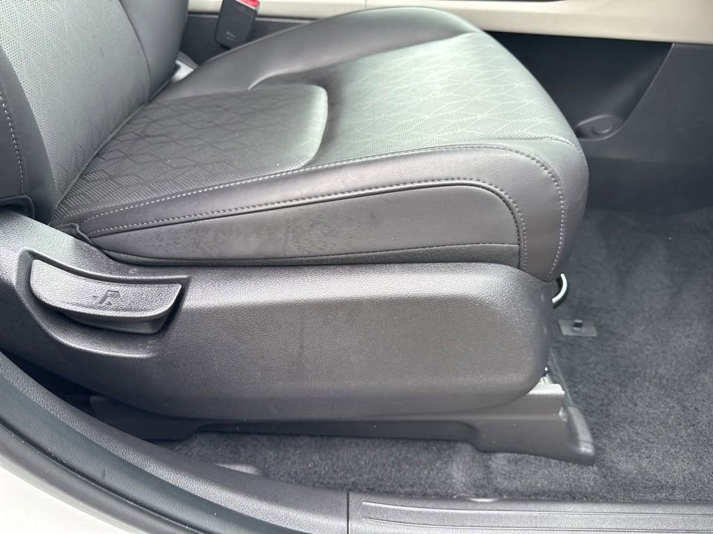 Used 2024 Kia Carnival EX FWD image 25