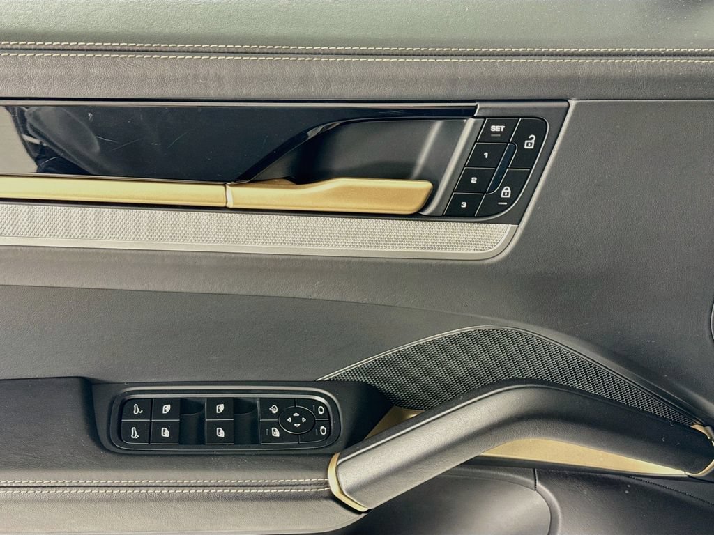 Certified 2024 Porsche Cayenne AWD/4WD image 11