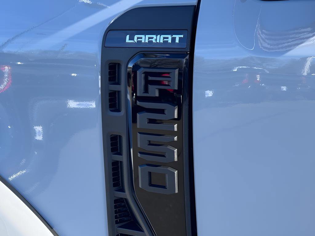 New 2026 Ford F250 Lariat w/ Black Appearance Package image 44