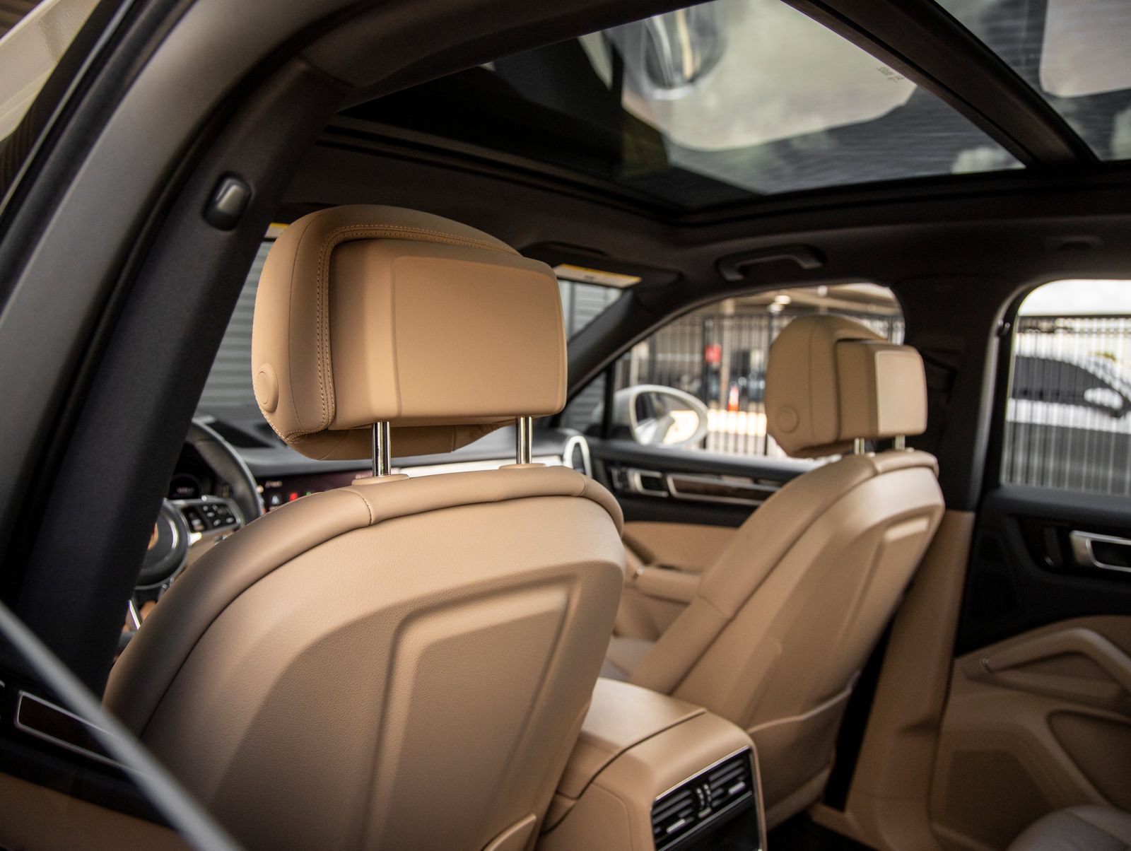 Certified 2023 Porsche Cayenne AWD/4WD image 27