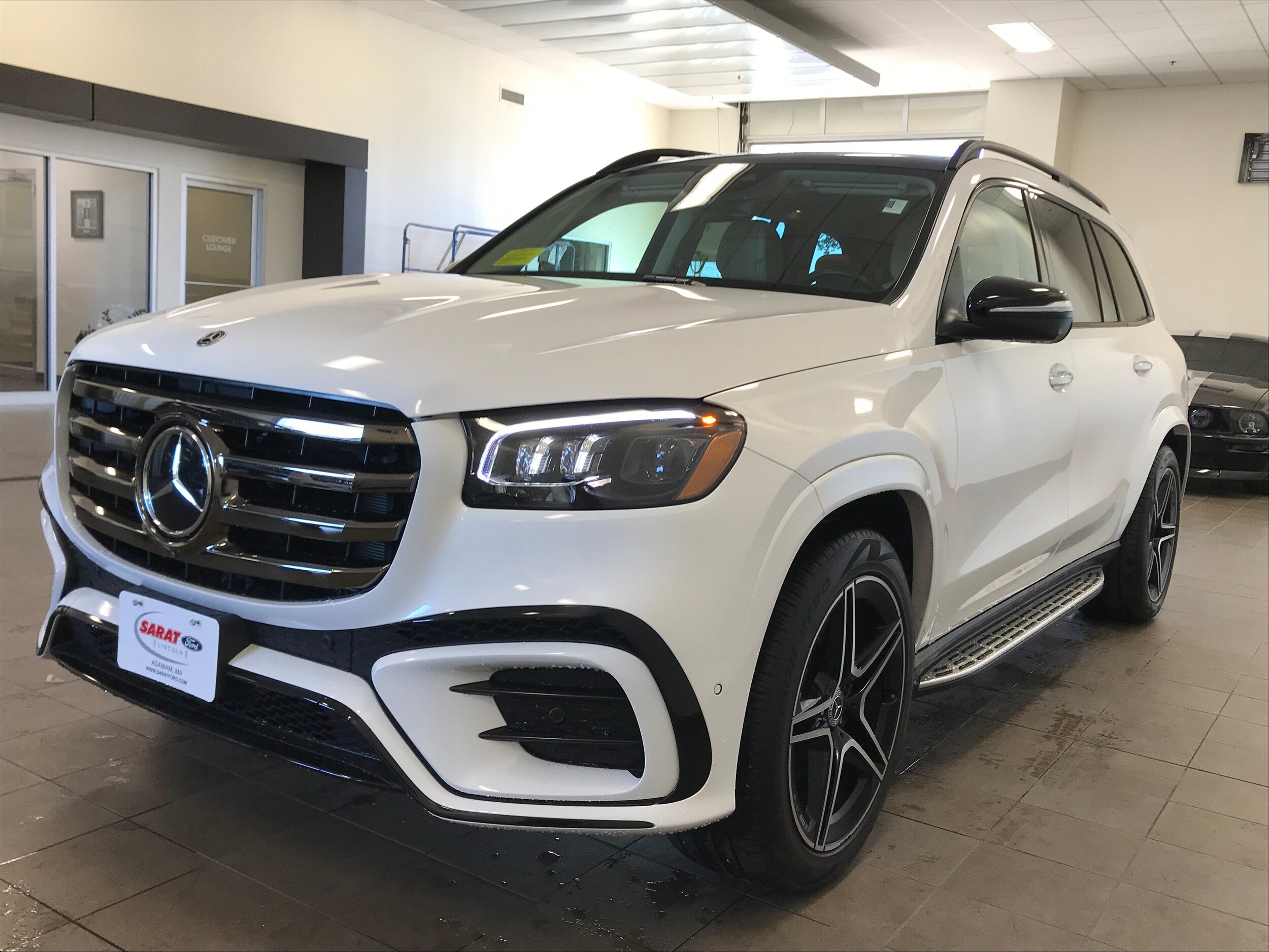 Used 2025 Mercedes-Benz GLS 450 4MATIC image 4