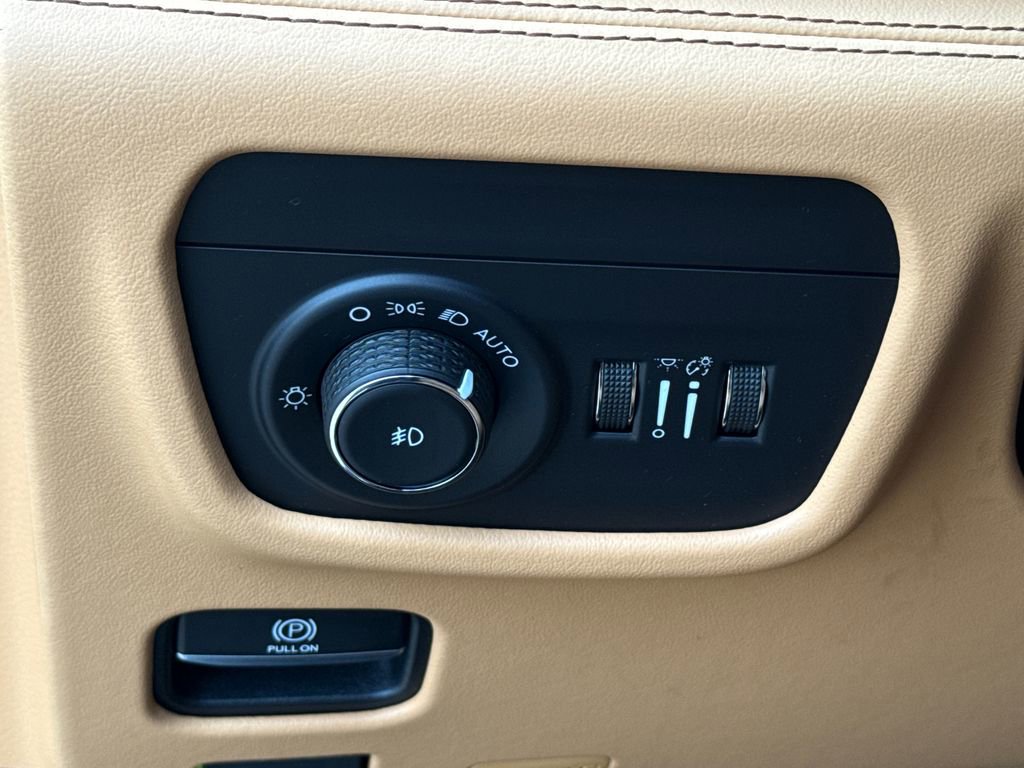 Used 2022 Jeep Grand Cherokee Summit AWD/4WD image 24