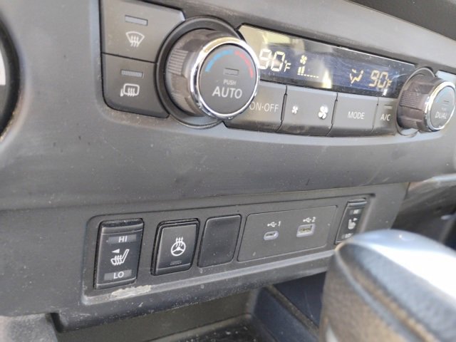 Used 2024 Nissan Frontier SV image 13