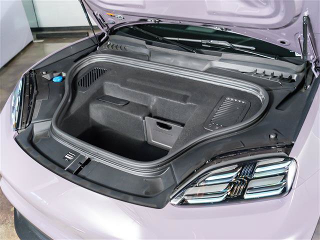 Used 2026 Porsche Macan Electric RWD image 12