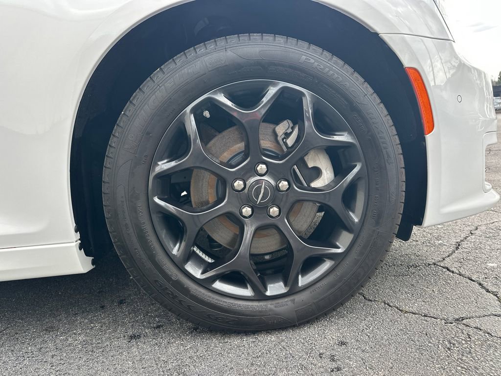 Used 2023 Chrysler 300 Touring L w/ Popular Equipment Group image 13