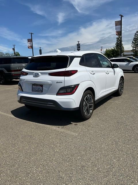 Used 2022 Hyundai Kona SEL w/ Convenience Package FWD image 3