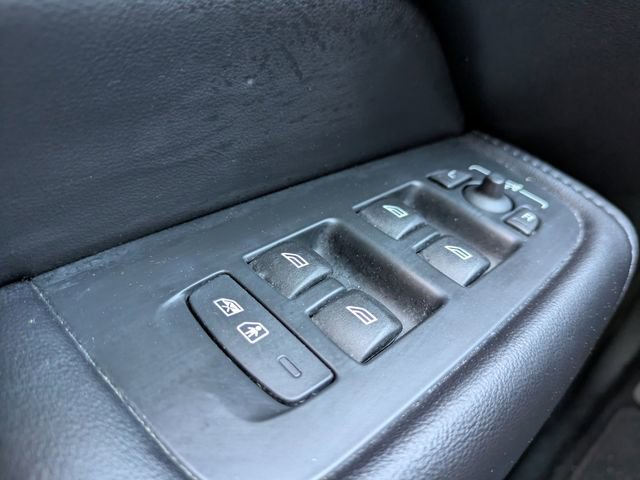 Used 2023 Volvo XC60 B5 Plus image 31