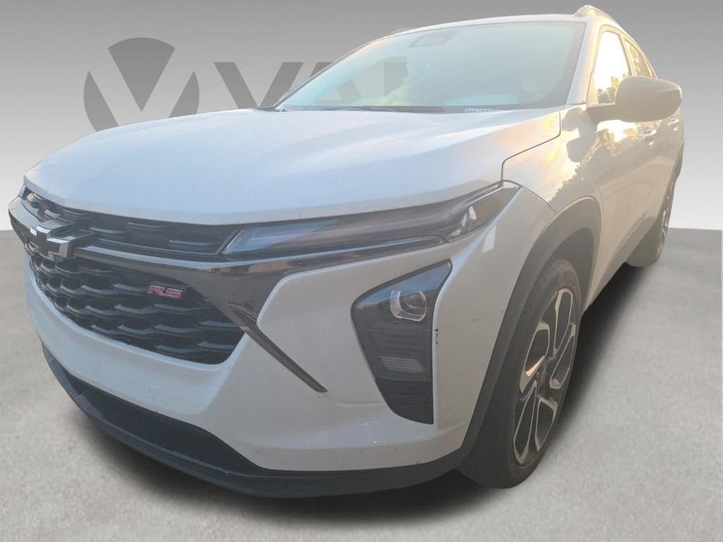 Used 2025 Chevrolet Trax RS FWD image 1