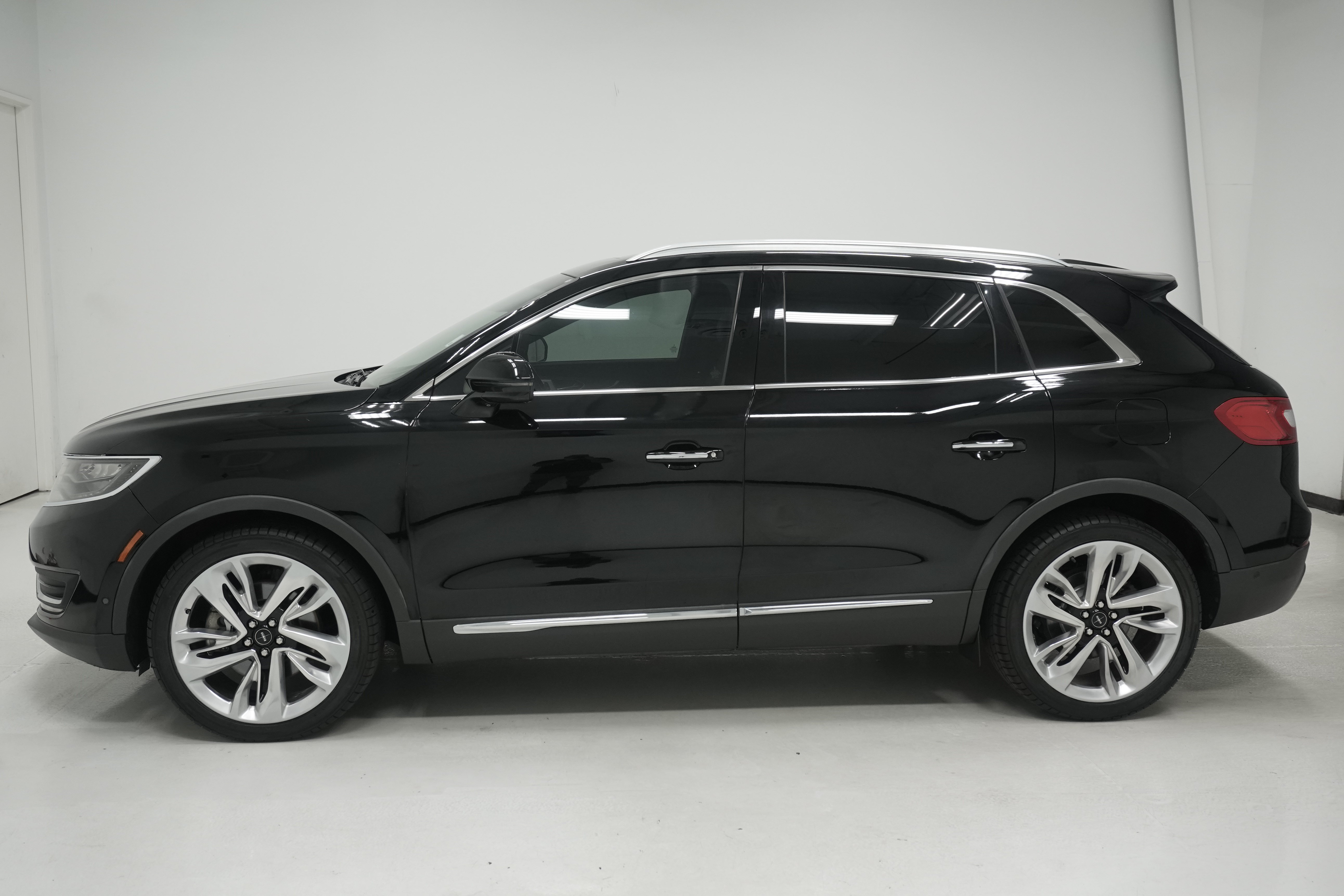 Used 2018 Lincoln MKX Black Label w/ Driver Assistance Package AWD/4WD image 7